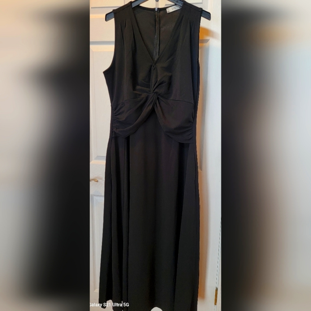 Elegant Black Sleeveless Dress